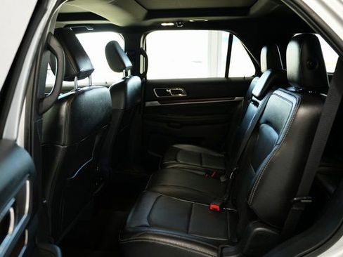 Used 2019 Ford Explorer Limited w/ Class III Trailer Tow Package image 18