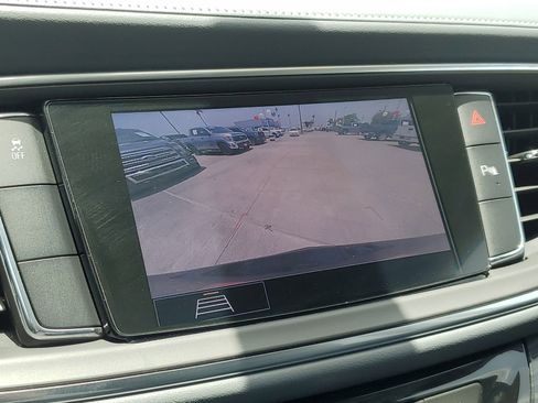 Used 2020 Buick Enclave Essence image 21