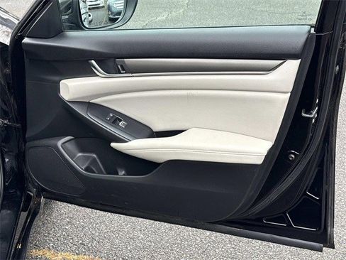 Used 2018 Honda Accord LX image 8