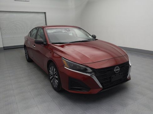 Used 2024 Nissan Altima 2.5 SV image 13