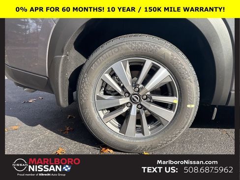 New 2025 Nissan Pathfinder SL image 9