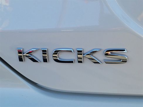 Used 2024 Nissan Kicks SR w/ SR Premium Package image 27