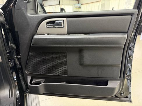 Used 2017 Ford Expedition Limited w/ Equipment Group 301A AWD/4WD image 17
