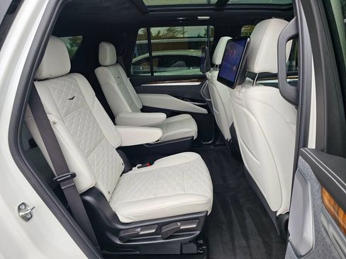 Certified 2025 Cadillac Escalade Sport Platinum AWD/4WD image 12