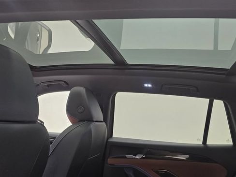 New 2026 Volkswagen Tiguan SEL R-Line AWD/4WD image 32