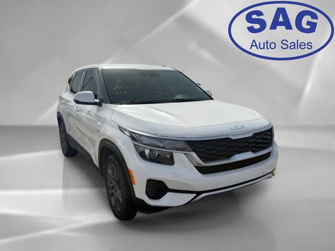 Used 2023 Kia Seltos LX AWD/4WD image 2