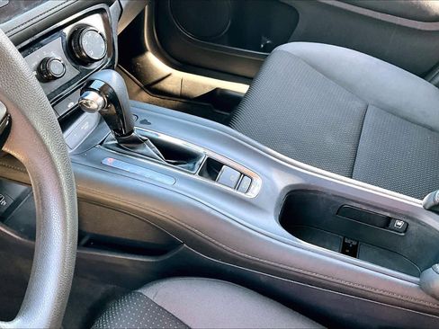 Used 2021 Honda HR-V LX image 16