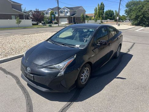 Used 2017 Toyota Prius Two w/ Preferred Accessory Package FWD image 7