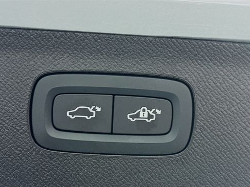 Used 2025 Volvo XC90 B6 Plus image 32