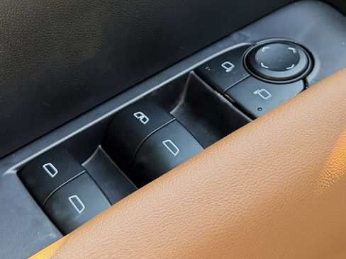 Used 2023 GMC Canyon AT4 w/ Canyon Safety Plus Package image 7