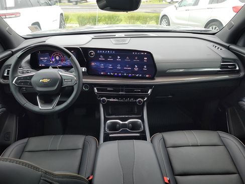 Used 2025 Chevrolet Traverse High Country FWD image 18