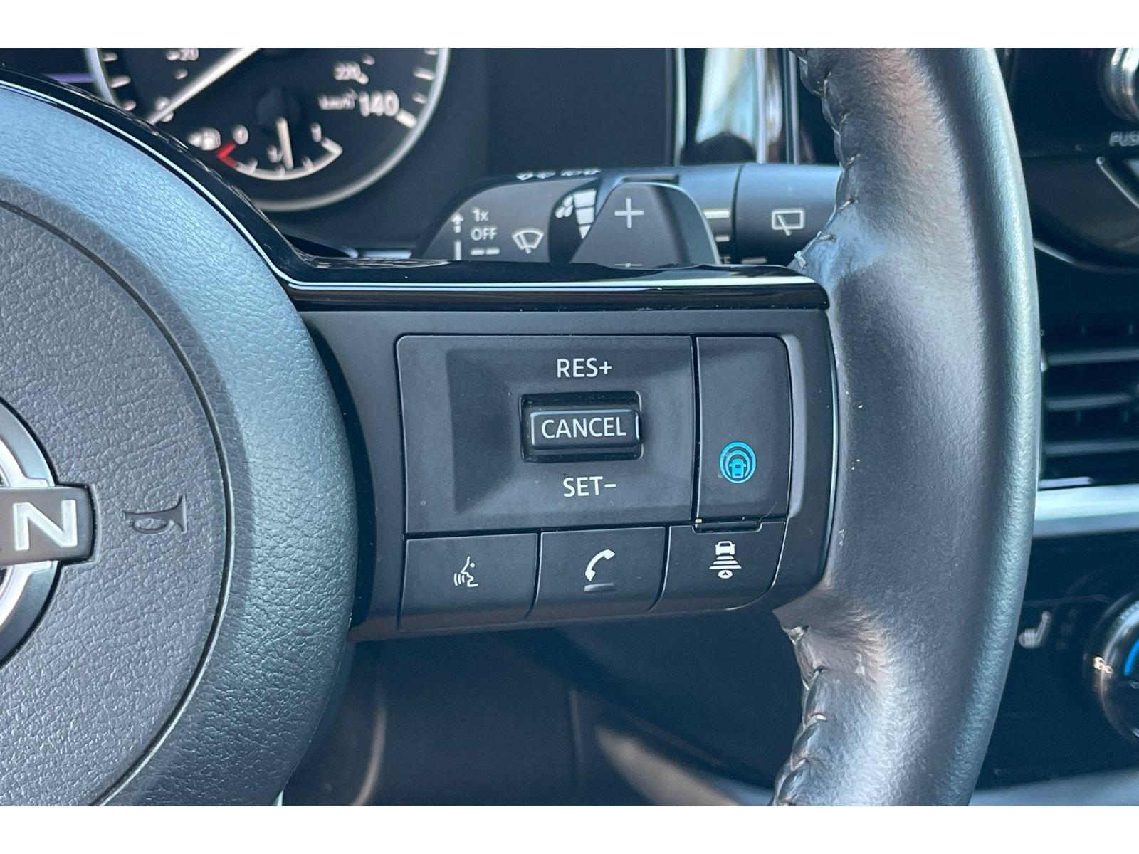Used 2022 Nissan Pathfinder SV FWD image 38