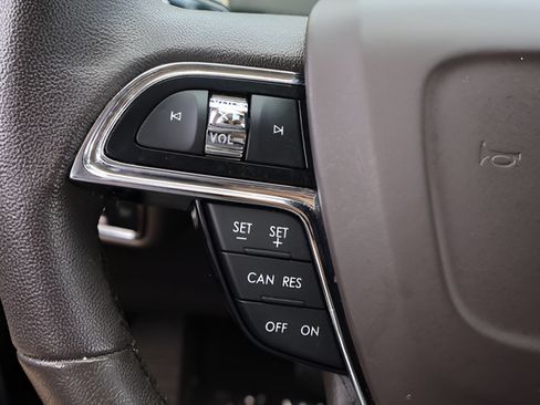 Used 2022 Lincoln Nautilus FWD w/ Premium Package image 23