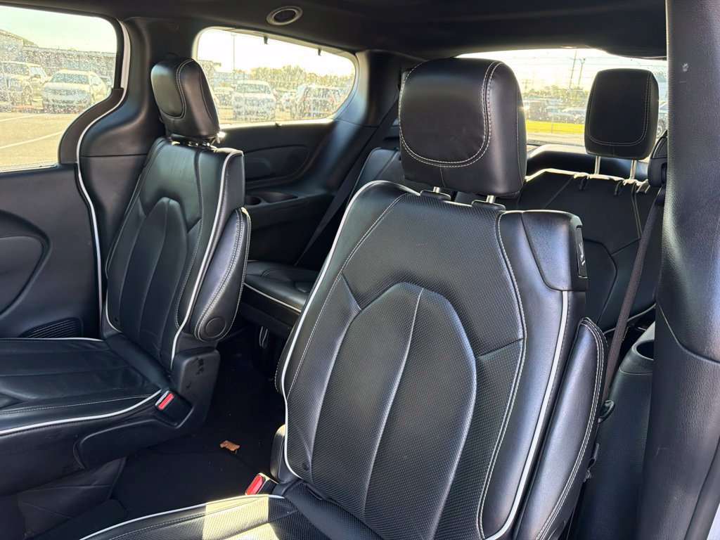 Used 2025 Chrysler Pacifica Limited FWD image 10