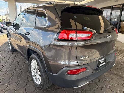 Used 2017 Jeep Cherokee Limited AWD/4WD image 9