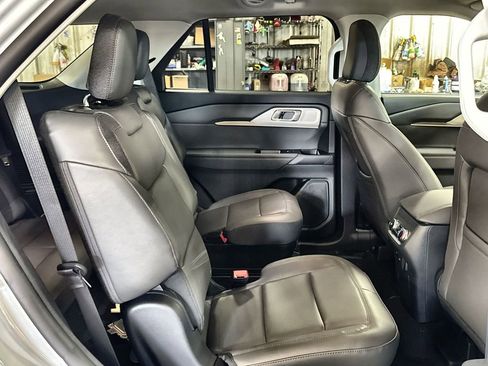 New 2026 Ford Explorer Active w/ Active Comfort Package RWD image 31