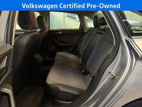 Certified 2025 Volkswagen Jetta SE w/ Sunroof Package image 29