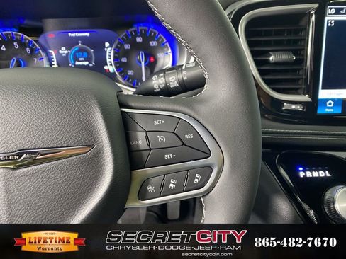 New 2026 Chrysler Pacifica Select image 17