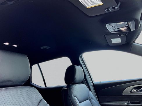 Used 2023 Chevrolet Traverse LT AWD/4WD image 19