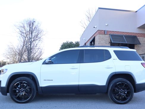 Used 2023 GMC Acadia SLT w/ Elevation Edition image 10