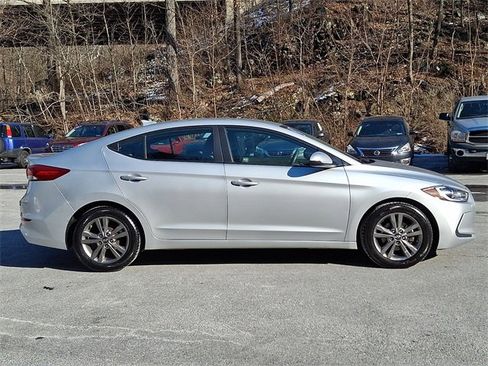 Used 2017 Hyundai Elantra SE image 13