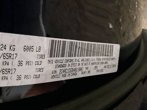 Used 2017 Chrysler Pacifica Touring FWD image 34