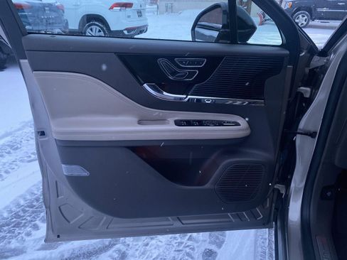 Used 2021 Lincoln Corsair AWD w/ Premium Package image 15