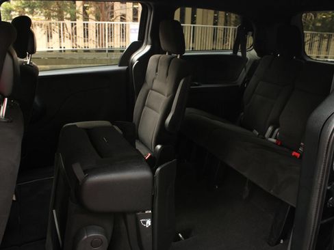 Used 2015 Dodge Grand Caravan SXT w/ Blacktop Package FWD image 21