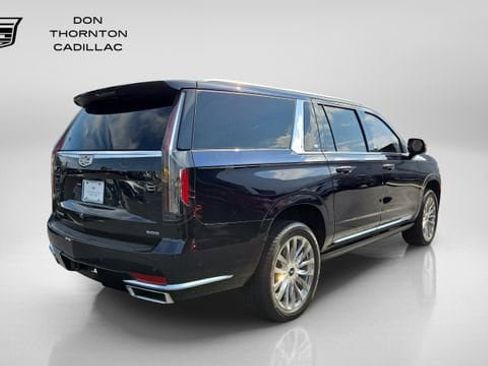 Used 2021 Cadillac Escalade ESV Premium Luxury w/ Driver Assist Tech Package AWD/4WD image 5