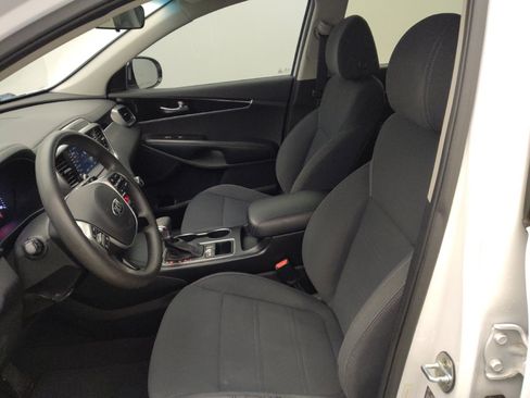Used 2019 Kia Sorento FWD V6 image 17