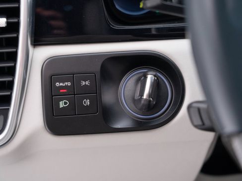 Certified 2022 Porsche Cayenne S Platinum image 28