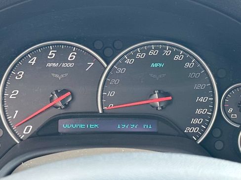 Used 2006 Chevrolet Corvette Coupe w/ Performance Package RWD image 11