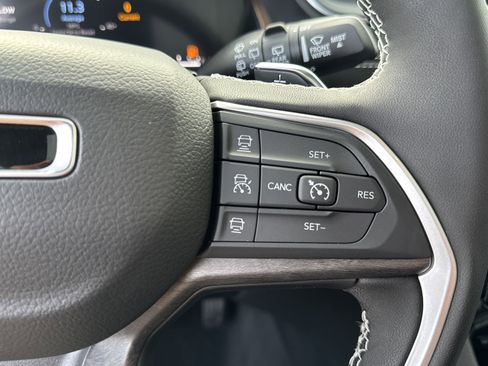 New 2025 Jeep Grand Cherokee L Limited w/ Luxury Tech Group II image 33