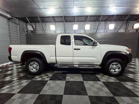 Used 2021 Toyota Tacoma SR image 9