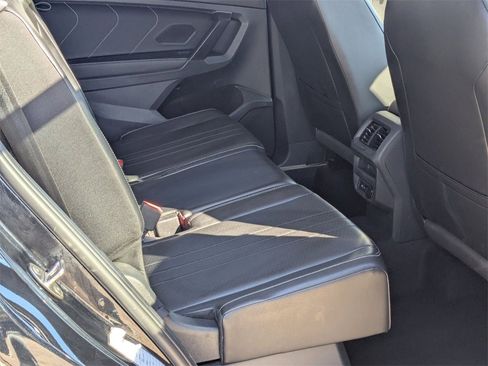 Used 2024 Volkswagen Tiguan SE image 29
