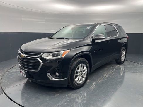 Used 2021 Chevrolet Traverse LT image 3