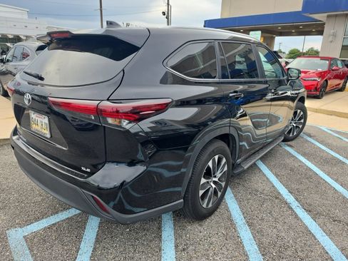 Used 2024 Toyota Highlander XLE FWD image 4