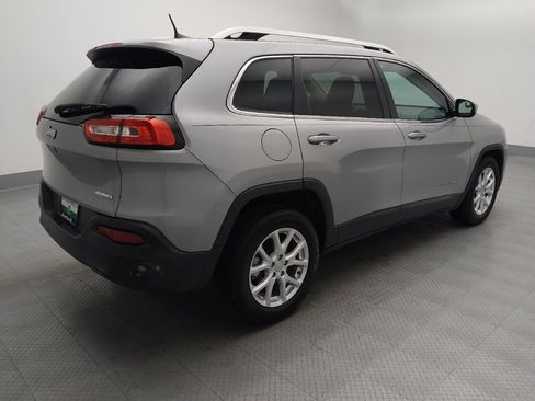 Used 2016 Jeep Cherokee Latitude FWD image 10