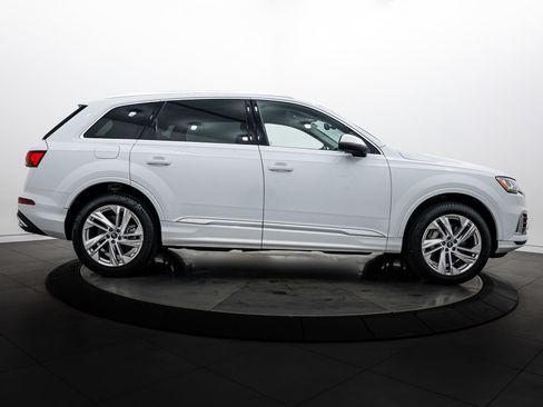 Certified 2023 Audi Q7 2.0T Premium Plus w/ Towing Package AWD/4WD image 3