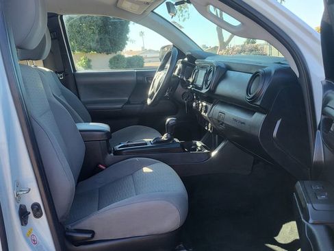 Used 2017 Toyota Tacoma SR image 16