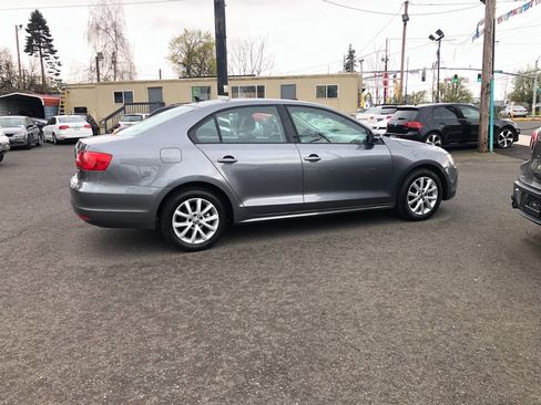 Used 2012 Volkswagen Jetta SE image 2