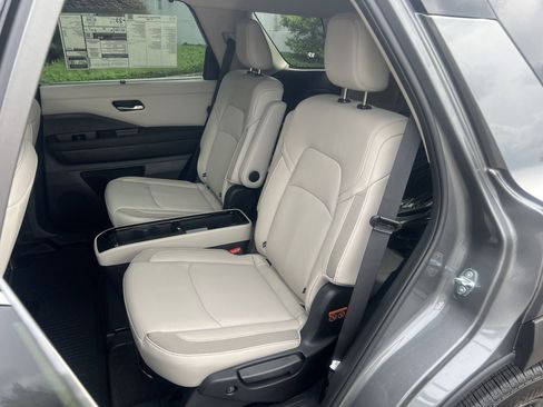 New 2026 Nissan Pathfinder SL FWD image 16