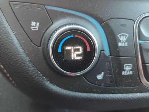 Used 2019 Chevrolet Equinox Premier FWD image 17