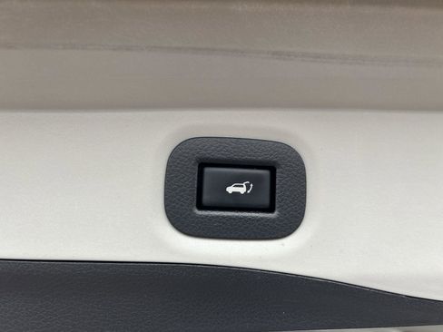 Used 2017 Nissan Rogue SL w/ SL Premium Package image 14