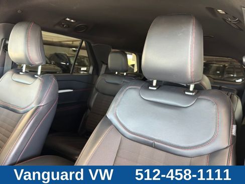 Used 2025 Ford Explorer ST-Line w/ ST-Line Street Pack AWD/4WD image 18