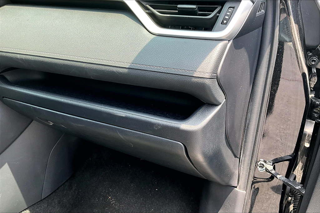 Used 2025 Toyota RAV4 XLE AWD/4WD image 26