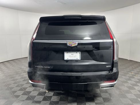 Used 2023 Cadillac Escalade Premium Luxury image 17