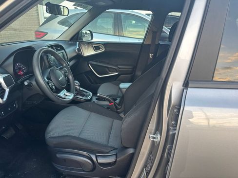 Used 2022 Kia Soul LX FWD image 9