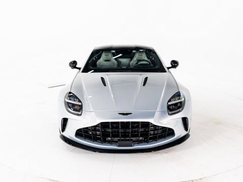Used 2025 Aston Martin V8 Vantage Coupe RWD image 8
