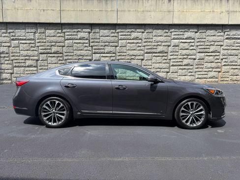 Used 2017 Kia Cadenza Technology FWD image 6